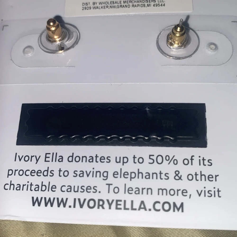 Ivory Ella Elephant 🐘 Heart Earrings